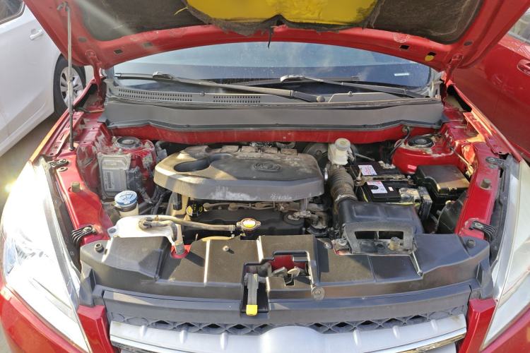 Used CHANGAN CS35 2014 1.6L Manual Luxury Model China IV Standard Engine Bay