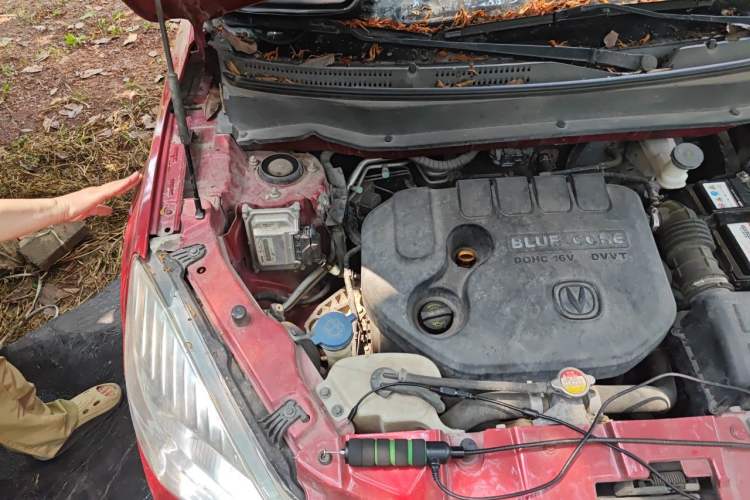 Used CHANGAN CS35 2014 1.6L Automatic Luxury Navigation Model China IV Standard Engine Bay Right