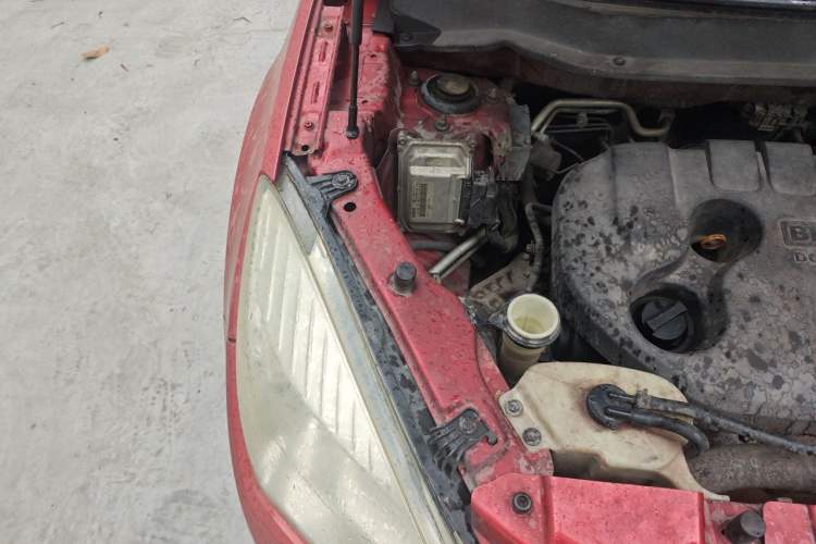 Used CHANGAN CS35 2014 1.6L Manual Luxury Model China IV Standard Engine Bay Right