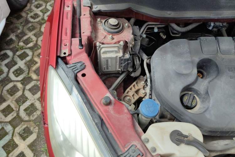 Used CHANGAN CS35 2014 1.6L Manual Comfort Version China IV Standard Engine Bay Right