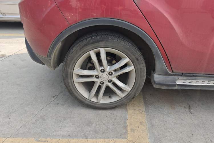Used CHANGAN CS35 2014 1.6L Manual Luxury Model China IV Standard Exterior 8
