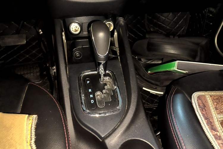 Used CHANGAN CS35 2014 1.6L Automatic Luxury Model China IV Standard Gear Lever