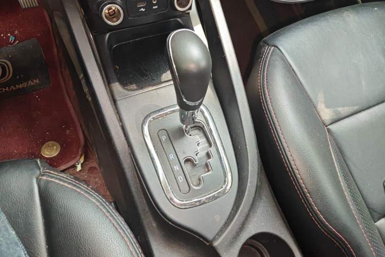 Used CHANGAN CS35 2014 1.6L Automatic Luxury Navigation Model China IV Standard Gear Lever