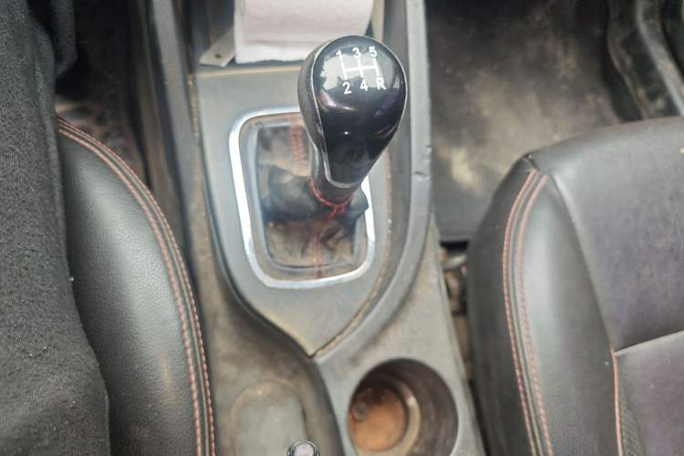 Used CHANGAN CS35 2014 1.6L Manual Luxury Model China IV Standard Gear Lever