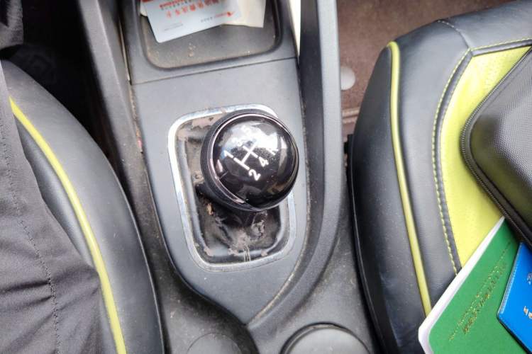 Used CHANGAN CS35 2014 1.6L Manual Comfort Version China IV Standard Gear Lever