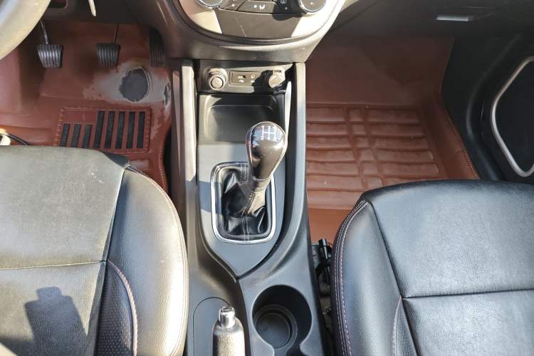 Used CHANGAN CS35 2014 1.6L Manual Luxury Model China IV Standard Gear Lever