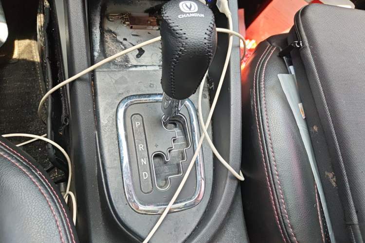 Used CHANGAN CS35 2014 1.6L Automatic Luxury Model China IV Standard Gear Lever