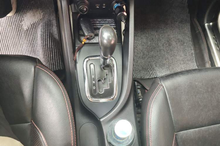 Used CHANGAN CS35 2014 1.6L Automatic Luxury Model China IV Standard Gear Lever