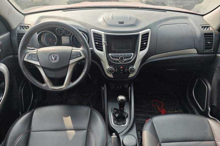 Used CHANGAN CS35 2014 1.6L Manual Luxury Model China IV Standard Interior 2