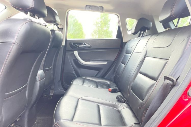 Used CHANGAN CS35 2014 1.6L Automatic Luxury Model China IV Standard Interior 2