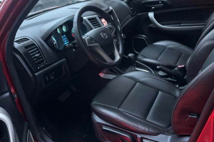 Used CHANGAN CS35 2014 1.6L Automatic Luxury Model China IV Standard Interior 2