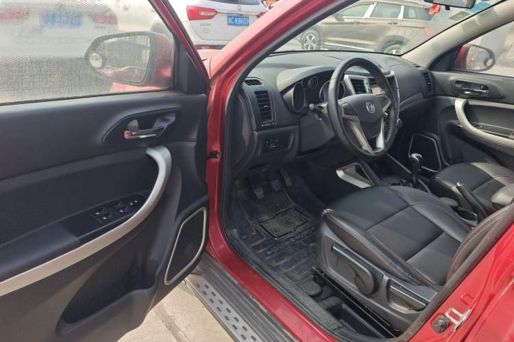 Used CHANGAN CS35 2014 1.6L Manual Luxury Model China IV Standard Interior 3