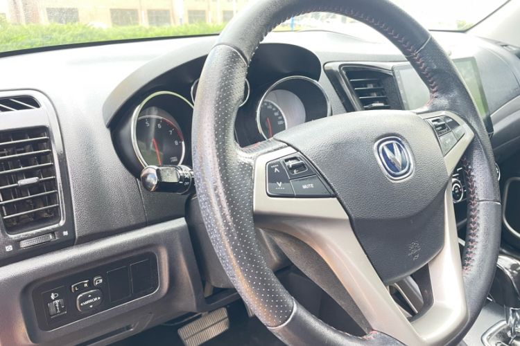 Used CHANGAN CS35 2014 1.6L Automatic Luxury Model China IV Standard Interior 3