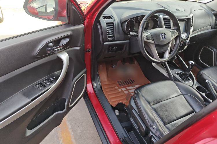 Used CHANGAN CS35 2014 1.6L Manual Luxury Model China IV Standard Interior 3