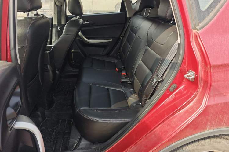 Used CHANGAN CS35 2014 1.6L Manual Luxury Model China IV Standard Interior 4