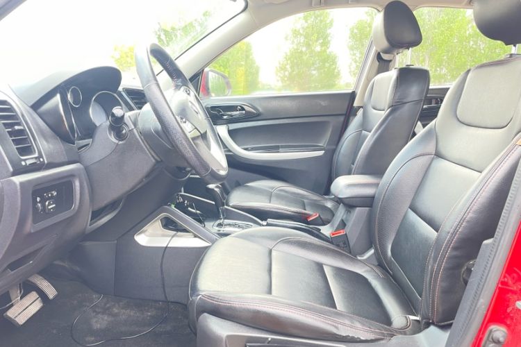 Used CHANGAN CS35 2014 1.6L Automatic Luxury Model China IV Standard Interior 9