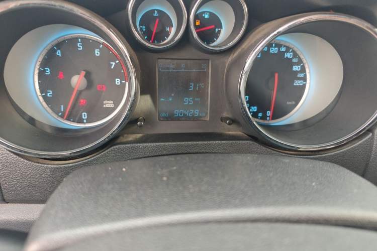 Used CHANGAN CS35 2014 1.6L Manual Luxury Model China IV Standard Odometer Close Up
