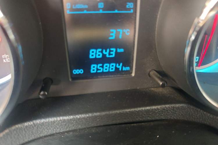 Used CHANGAN CS35 2014 1.6L Manual Luxury Model China IV Standard Odometer Close Up