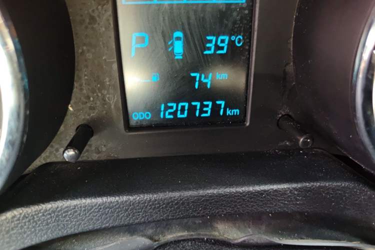 Used CHANGAN CS35 2014 1.6L Automatic Luxury Model China IV Standard Odometer Close Up