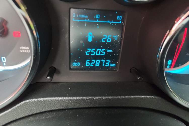 Used CHANGAN CS35 2014 1.6L Manual Luxury Model China V Standard Odometer Close Up