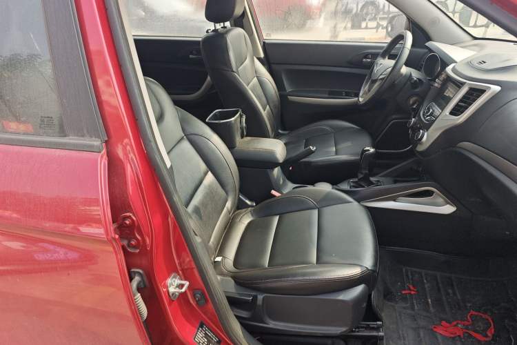 Used CHANGAN CS35 2014 1.6L Manual Luxury Model China IV Standard Right Front Seat