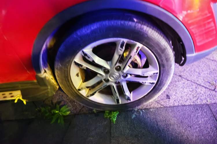 Used CHANGAN CS35 2014 1.6L Manual Luxury Navigation Model China IV Standard Right Front Wheel Hub
