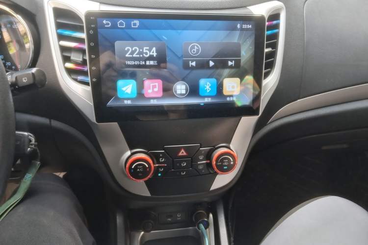Used CHANGAN CS35 2014 1.6L Manual Luxury Navigation Model China IV Standard Audio And AC Panel