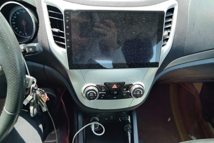 Used CHANGAN CS35 2014 1.6L Manual Luxury Model China IV Standard Audio And AC Panel