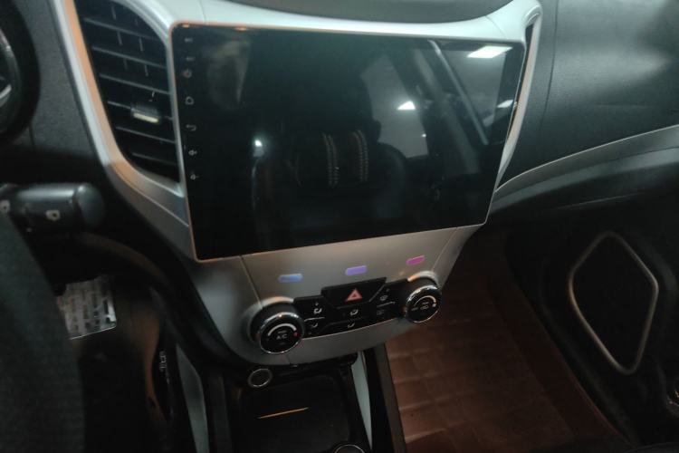 Used CHANGAN CS35 2014 1.6L Automatic Luxury Model China IV Standard Audio And AC Panel