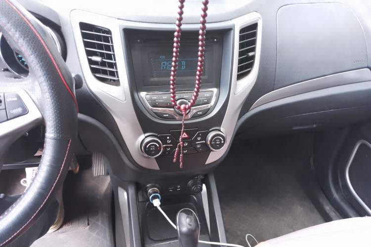 Used CHANGAN CS35 2014 1.6L Automatic Luxury Model China V Standard Audio And AC Panel