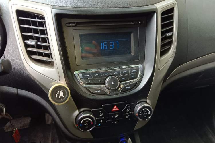 Used CHANGAN CS35 2014 1.6L Automatic Comfort Model China IV Standard Audio And AC Panel