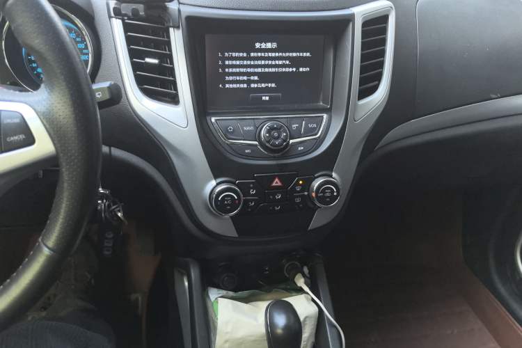 Used CHANGAN CS35 2014 1.6L Automatic Luxury Navigation Model China IV Standard Audio And AC Panel