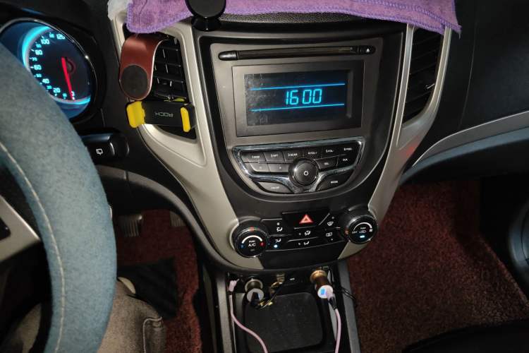 Used CHANGAN CS35 2014 1.6L Manual Luxury Model China IV Standard Audio And AC Panel