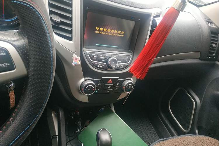 Used CHANGAN CS35 2014 1.6L Automatic Luxury Model China IV Standard Audio And AC Panel