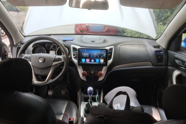 Used CHANGAN CS35 2014 1.6L Manual Luxury Navigation Model China IV Standard Center Console