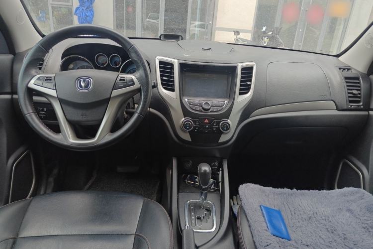 Used CHANGAN CS35 2014 1.6L Automatic Luxury Model China V Standard Center Console