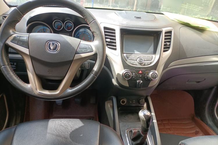 Used CHANGAN CS35 2014 1.6L Manual Luxury Model China IV Standard Center Console
