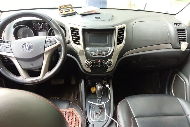 Used CHANGAN CS35 2014 1.6L Automatic Comfort Model China IV Standard Center Console