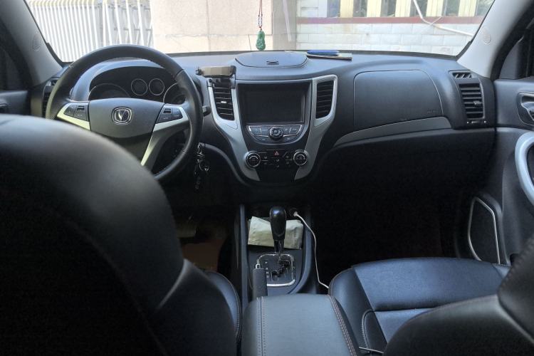 Used CHANGAN CS35 2014 1.6L Automatic Luxury Navigation Model China IV Standard Center Console