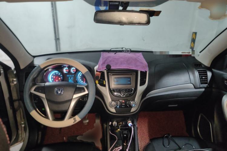 Used CHANGAN CS35 2014 1.6L Manual Luxury Model China IV Standard Center Console