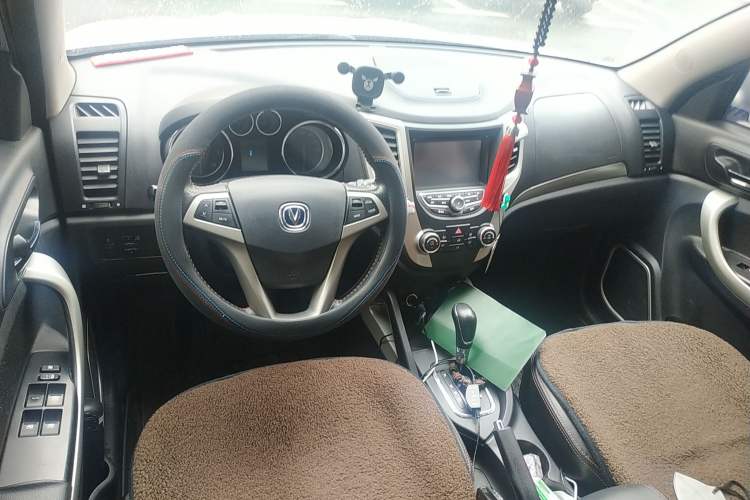 Used CHANGAN CS35 2014 1.6L Automatic Luxury Model China IV Standard Center Console