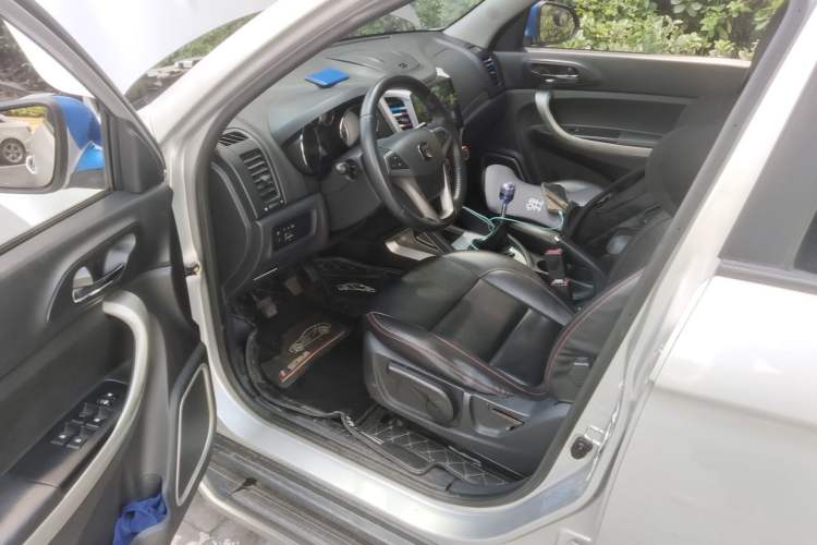 Used CHANGAN CS35 2014 1.6L Manual Luxury Navigation Model China IV Standard Driver Seat