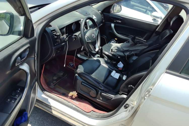 Used CHANGAN CS35 2014 1.6L Manual Luxury Model China IV Standard Driver Seat