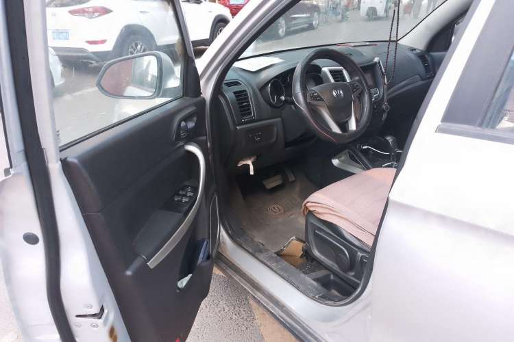Used CHANGAN CS35 2014 1.6L Automatic Luxury Model China V Standard Driver Seat