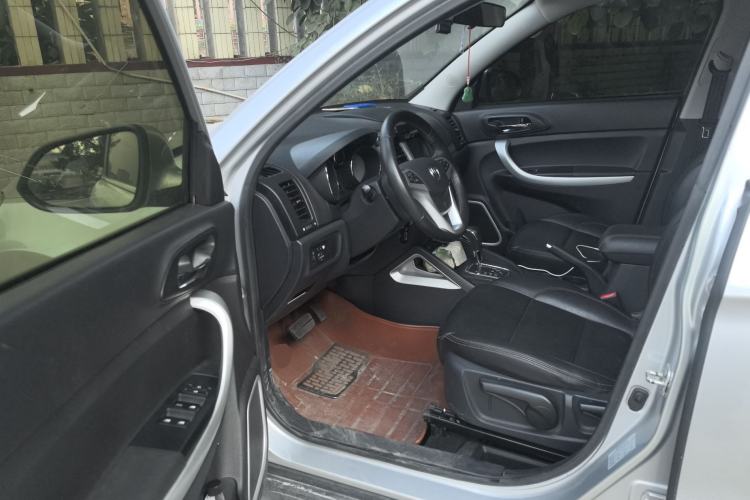 Used CHANGAN CS35 2014 1.6L Automatic Luxury Navigation Model China IV Standard Driver Seat