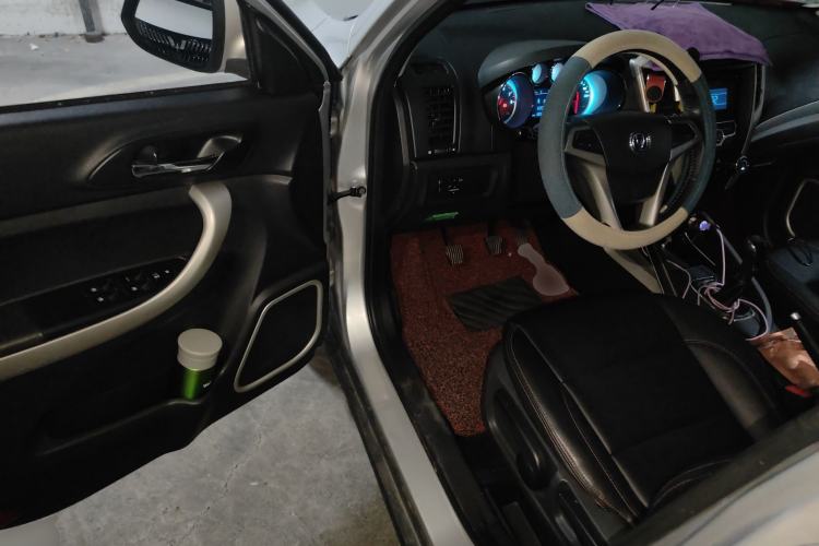 Used CHANGAN CS35 2014 1.6L Manual Luxury Model China IV Standard Driver Seat