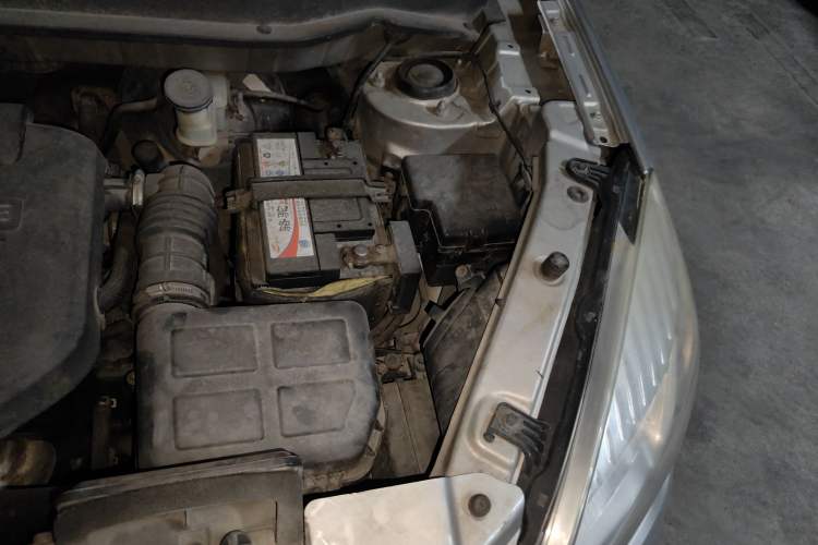 Used CHANGAN CS35 2014 1.6L Manual Luxury Model China IV Standard Engine Bay Left