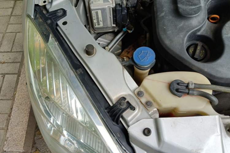 Used CHANGAN CS35 2014 1.6L Automatic Comfort Model China IV Standard Engine Bay Right