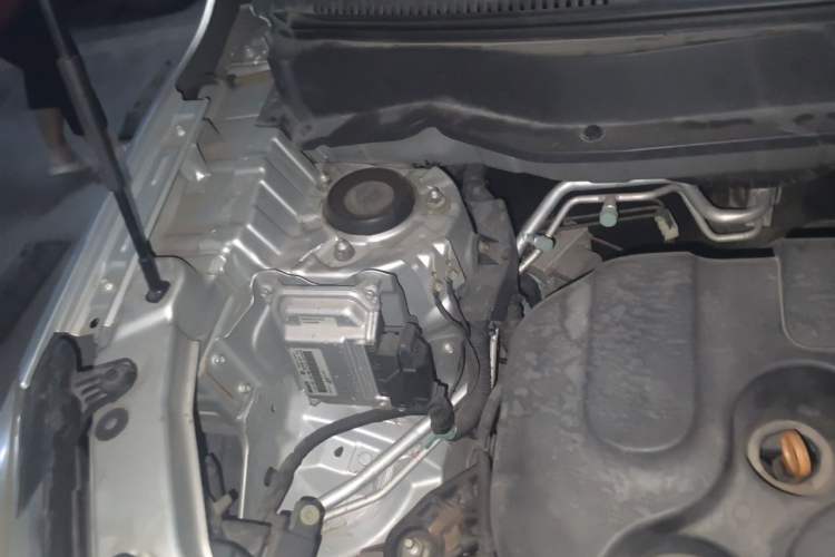 Used CHANGAN CS35 2014 1.6L Automatic Luxury Model China IV Standard Engine Bay Right