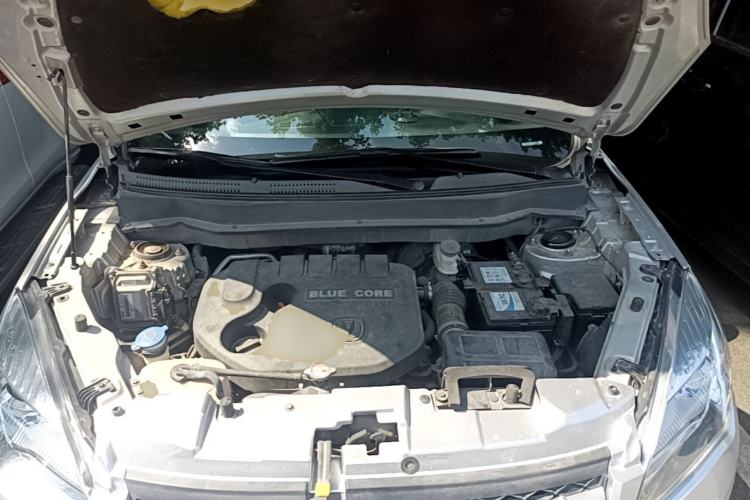 Used CHANGAN CS35 2014 1.6L Manual Luxury Model China IV Standard Engine Bay